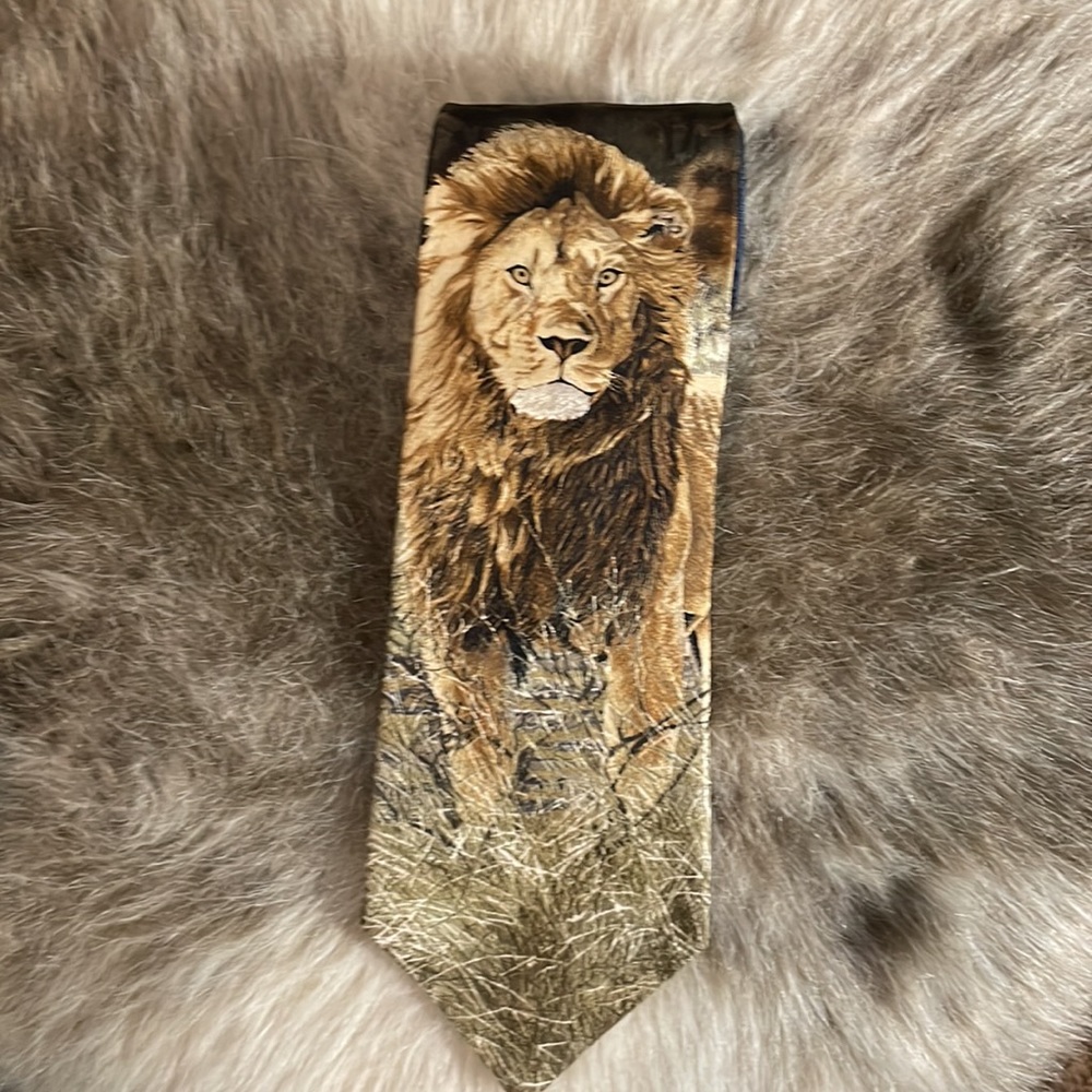 Vintage Endangered Species In His Prime by Simon Combes 1998 100% Silk Tie